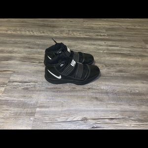 Men’s Nike  Lebron zoom solider 3